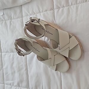 WHITE WEDGES